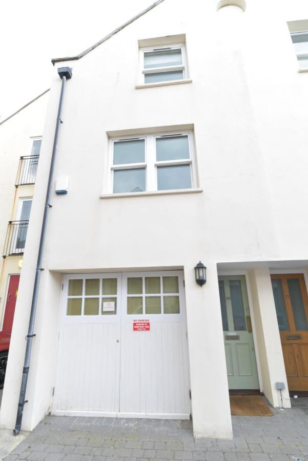 Beach Central With Allocated Parking And Patio Brighton Екстер'єр фото