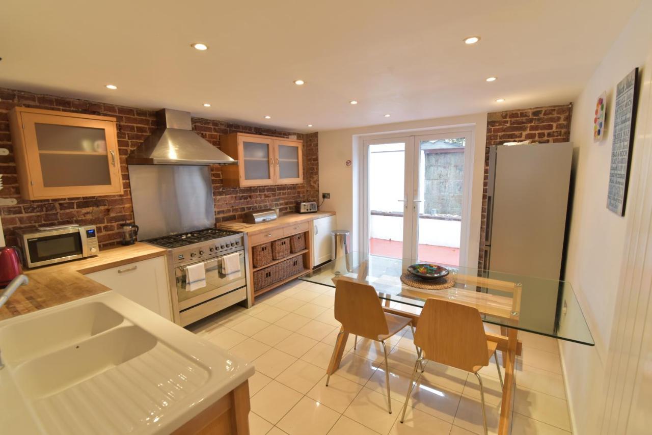 Beach Central With Allocated Parking And Patio Brighton Екстер'єр фото