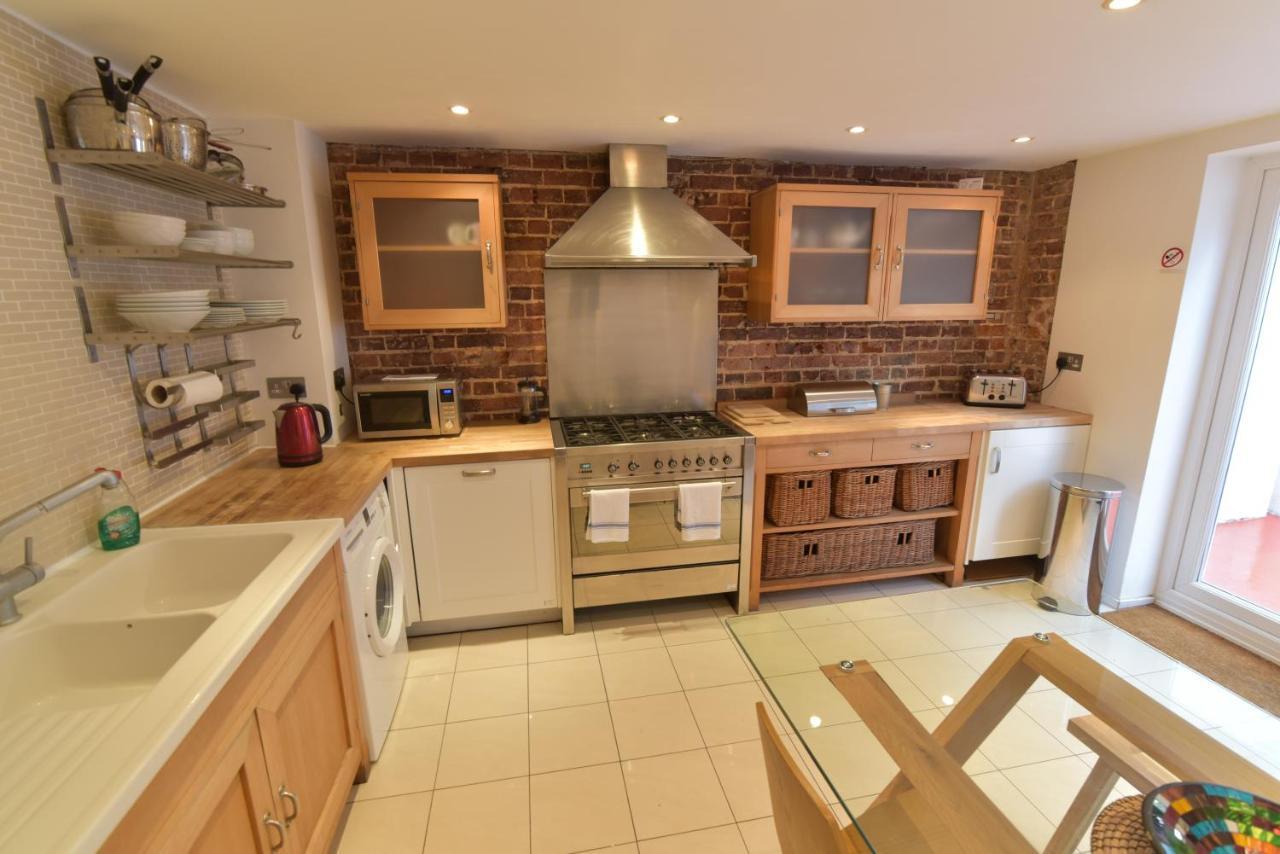 Beach Central With Allocated Parking And Patio Brighton Екстер'єр фото