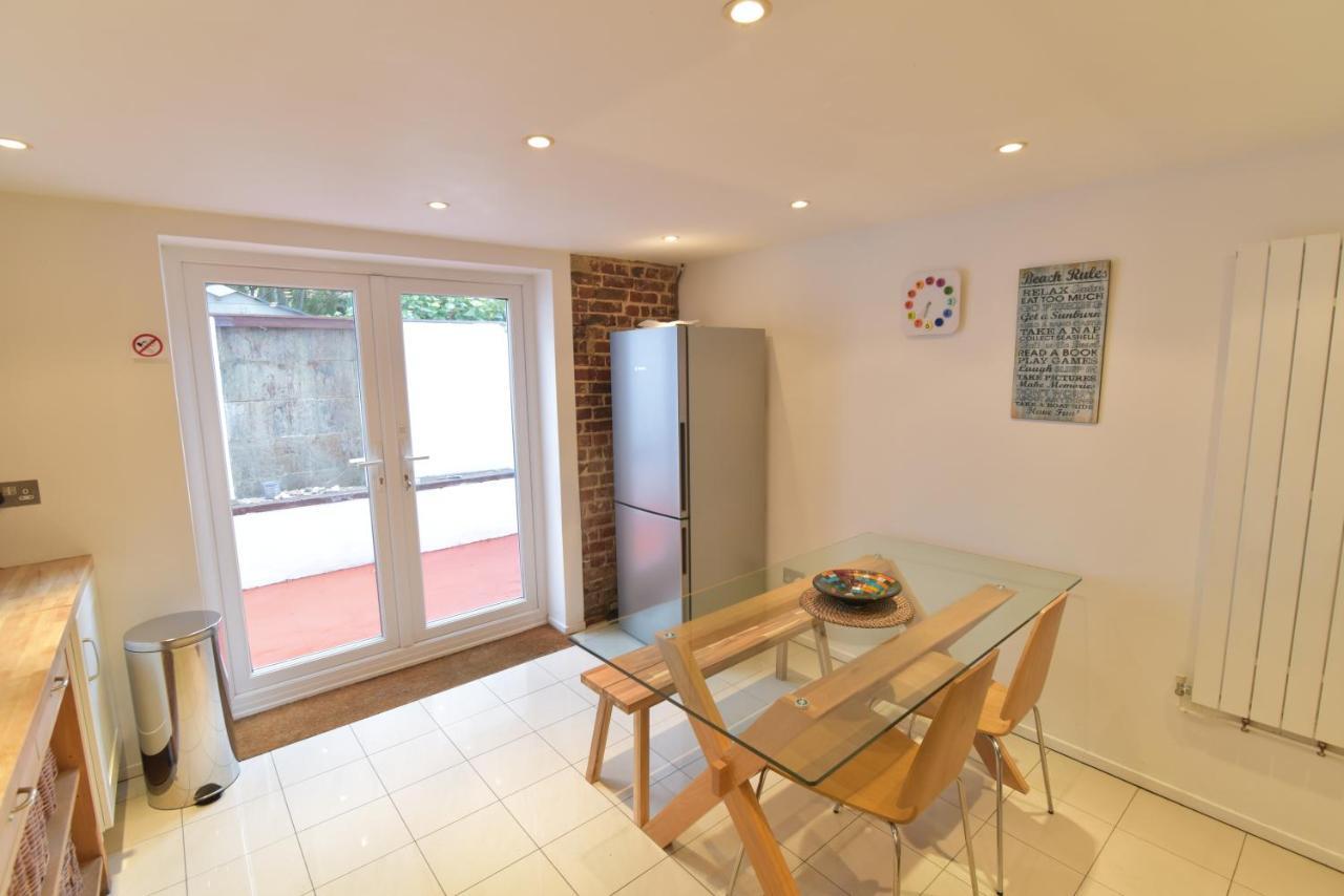Beach Central With Allocated Parking And Patio Brighton Екстер'єр фото